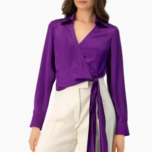 Blusa morada cruzada con amarre