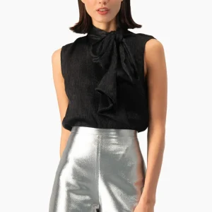 Blusa ivonne cuello alto y cinta.