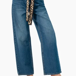 Jeans amplio con cinta en cintura