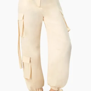 Pantalon liso cargo con cintas