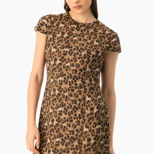 Vestido corto y cuello redondo
