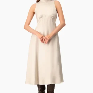 Vestido largo y cuello alto