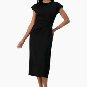 Vestido negro de hombro caido