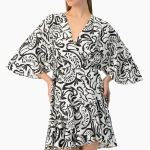 Vestido corto manga tipo murcielago