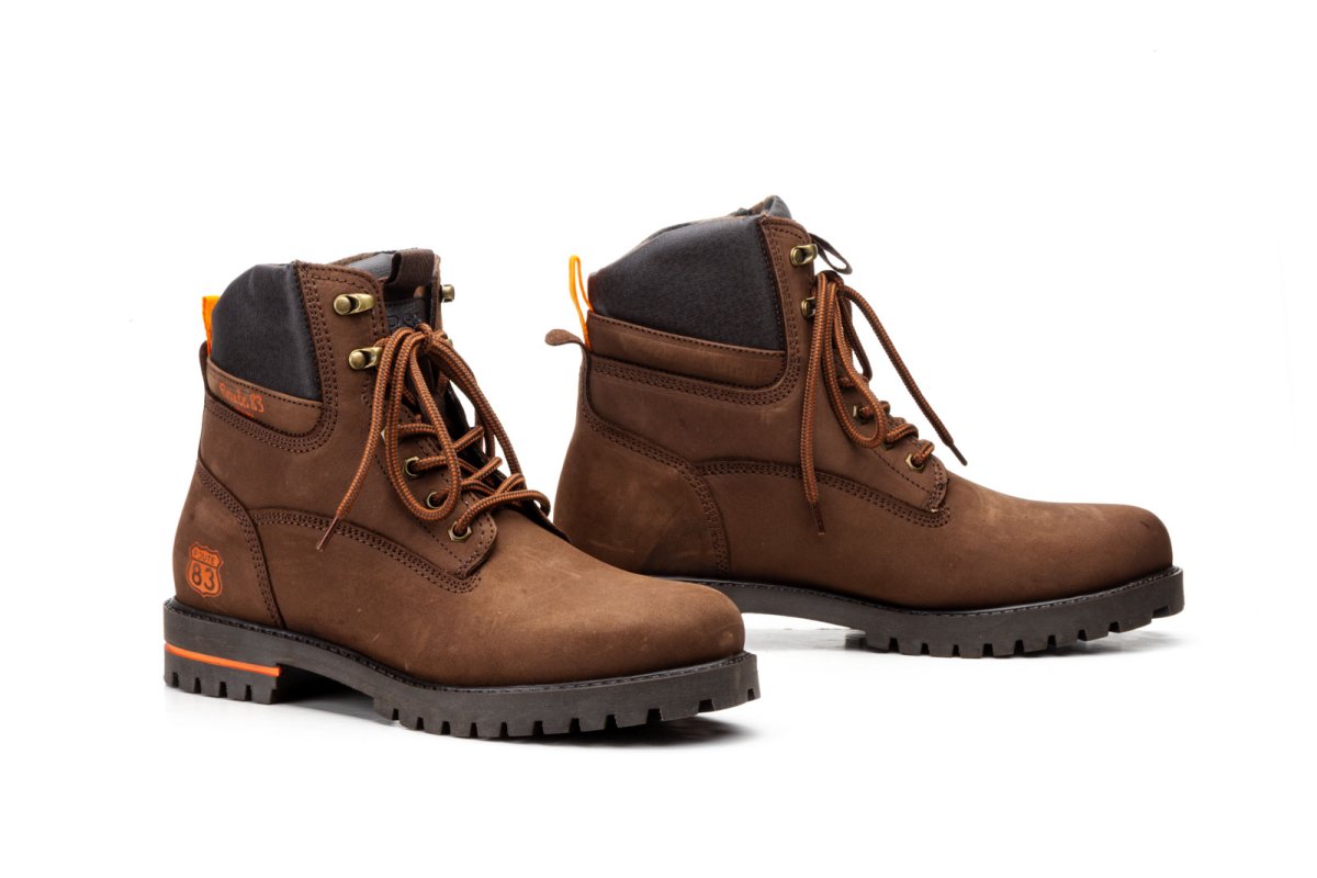 11572 Bota para caballero en piel de color marrón, con cordones ( hecho en España) - Imagen 2