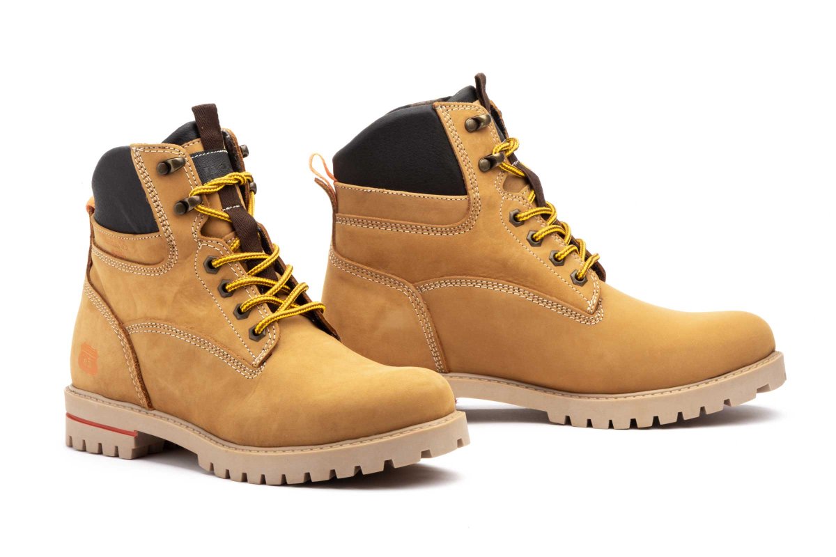11572 Bota para caballero en piel de color melocotón, con cordones ( hecho en España) - Imagen 2