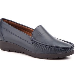 17001 Mocasín para señora en piel con cuña baja de color marino oscuro ( hecho en España)