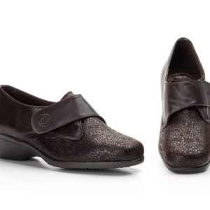 1705 Mocasín para señora con velcro en piel de color marrón ( hecho en España)