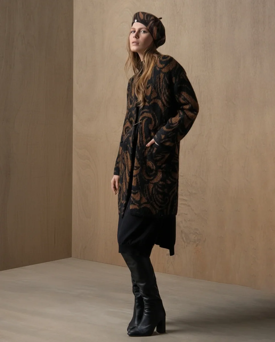 ABRIGO JACQUARD CON HEBILLA MARRÓN - Imagen 2