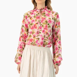 Blusa de cuello alto con cinta