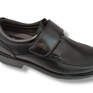 2016 Zapato de caballero con velcro tipo crispino en piel de color negro, fabricado en España.