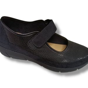 210 Zapato para señora en piel elástica con velcro de color negro ( hecho en España)