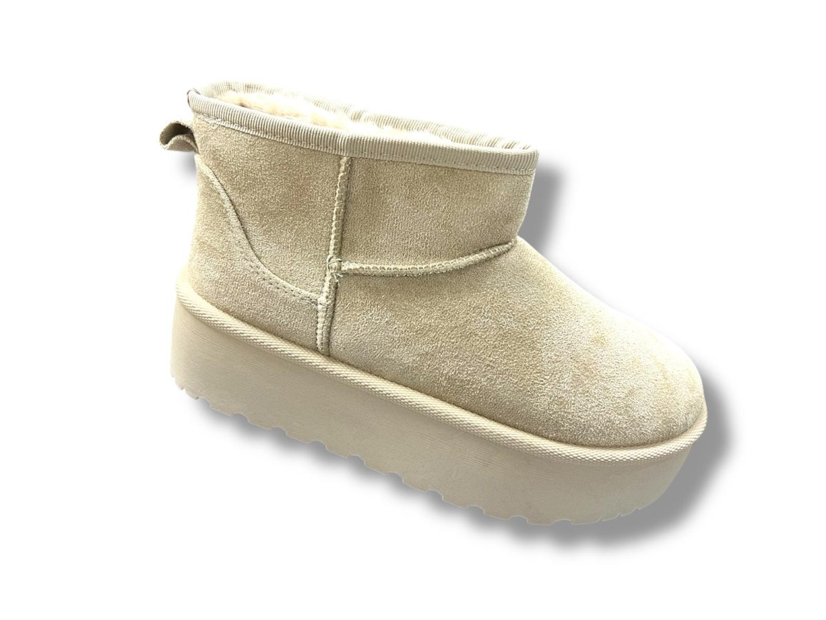 262 Botín para señora con cuña corrida de 3cm en antelina de color beige. - Imagen 3