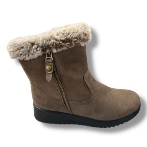 27166 Botín para señora plano tipo sport con cremallera lateral forrado de pelo en color taupe.