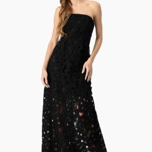 Vestido strapless con perlas