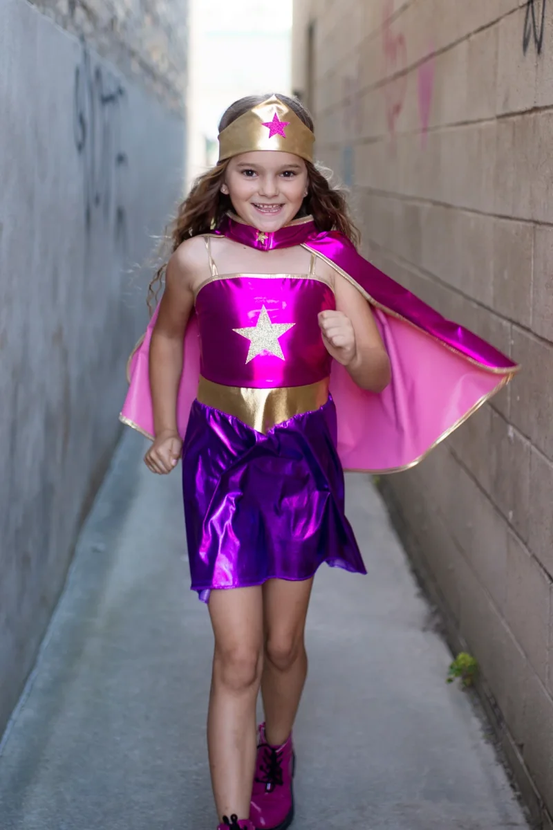 Disfraz Superheroína con vestido, capa y diadema- GREAT PRETENDERS - Imagen 4