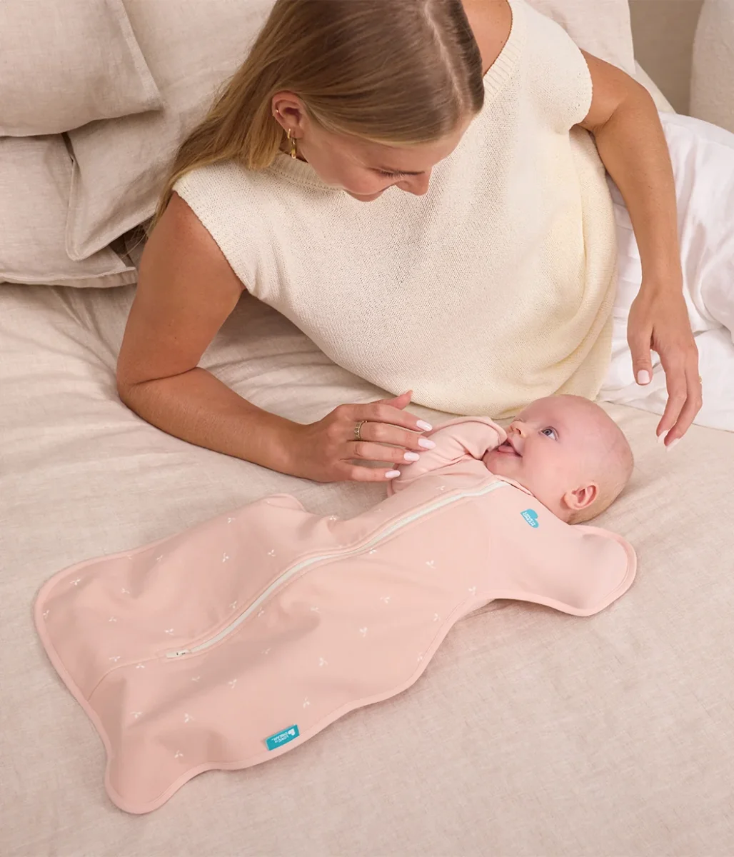 Swaddle Up™ Saco de arrullo 1.5 TOG Polar de algodón Rosa suave Ramitas - Imagen 8