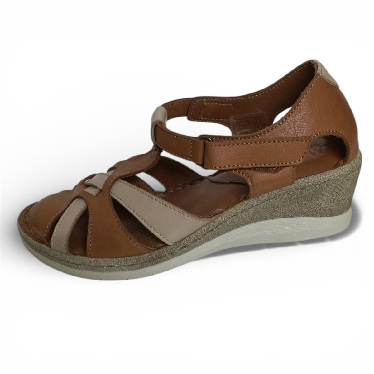 Sandalia guaracha 4112-2505 de piel cuero con cuña – Fabricada en España - Imagen 3