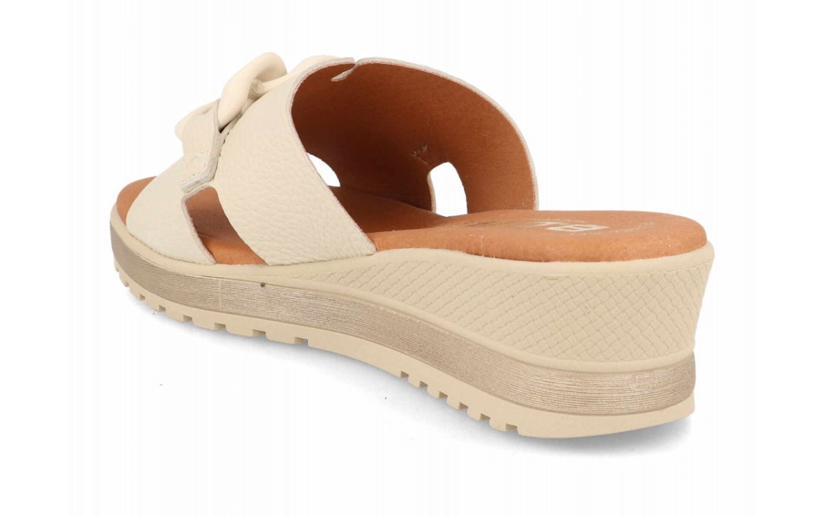 Sandalia de piel para mujer modelo 46727 con eslabones y cuña media - Imagen 5