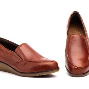 5060 Mocasín para señora en piel con cuña media de color cuero ( hecho en España)