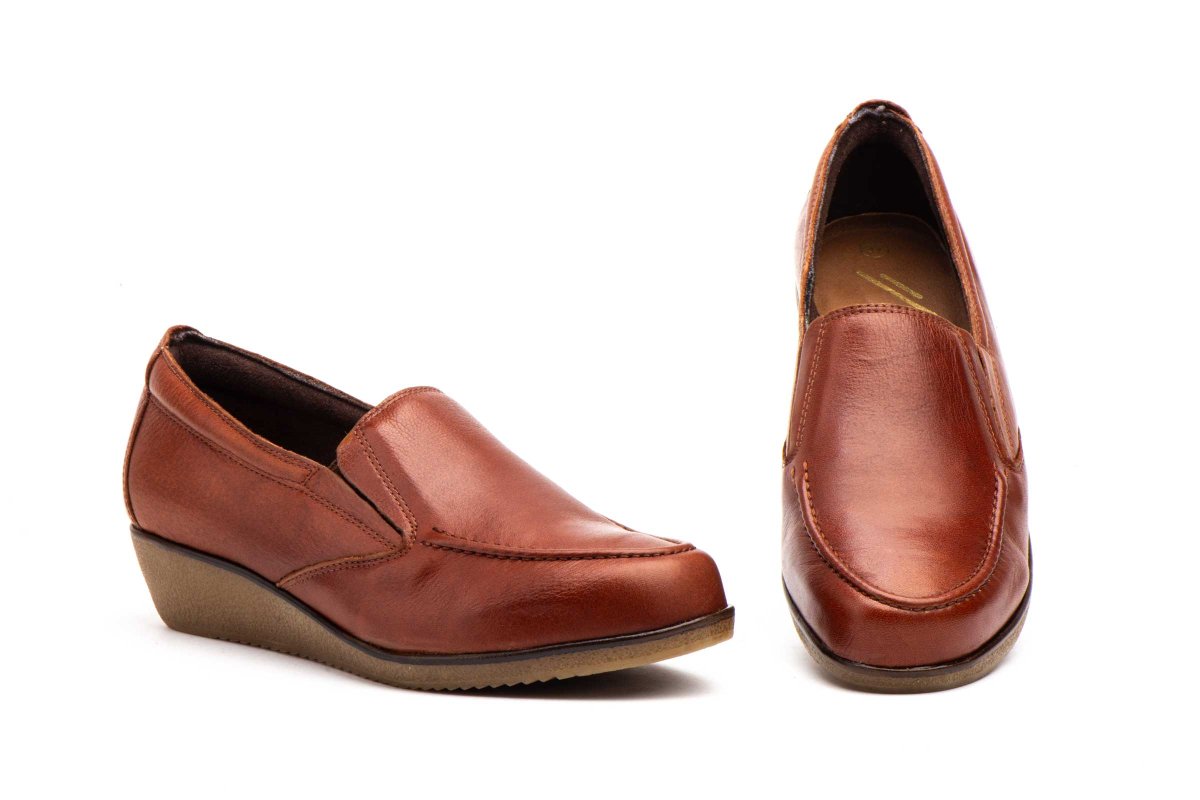 5060 Mocasín para señora en piel con cuña media de color cuero ( hecho en España) - Imagen 2
