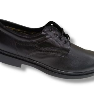 541 Zapato de caballero con cordones tipo blucher, especial camarero, en piel de color negro, fabricado en España.