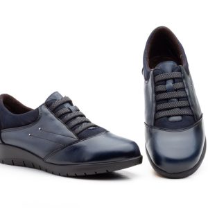 5567 Zapato para señora en piel de color marino con elásticos ( hecho en España)