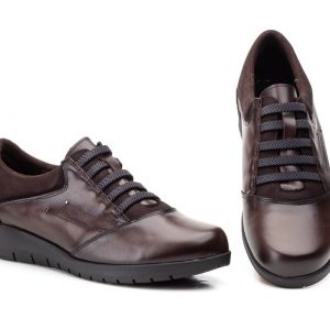 5567 Zapato para señora en piel de color marrón con elásticos ( hecho en España)