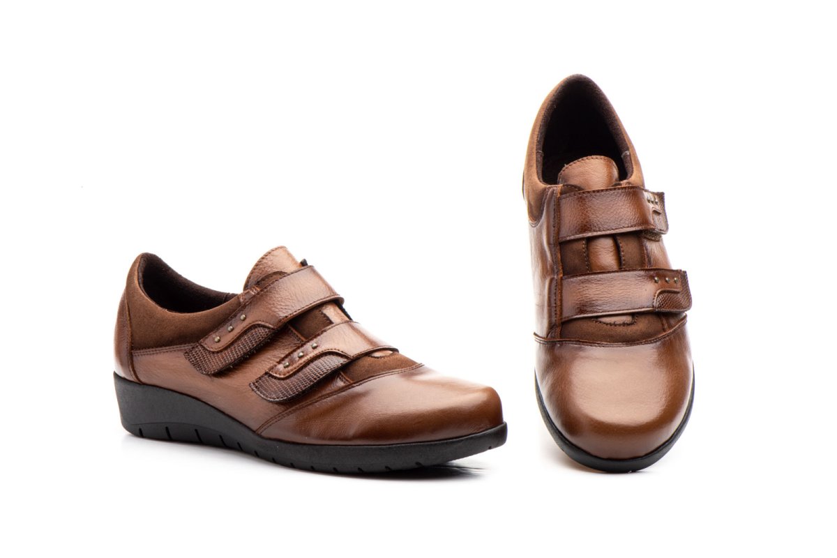 5568 Zapato para señora en piel con velcros de color cuero ( hecho en España) - Imagen 2