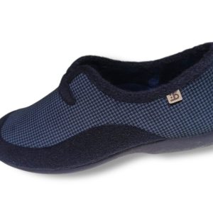 5664 Zapatilla cerrada para casa de caballero en suapel de color azul, fabricada en España.