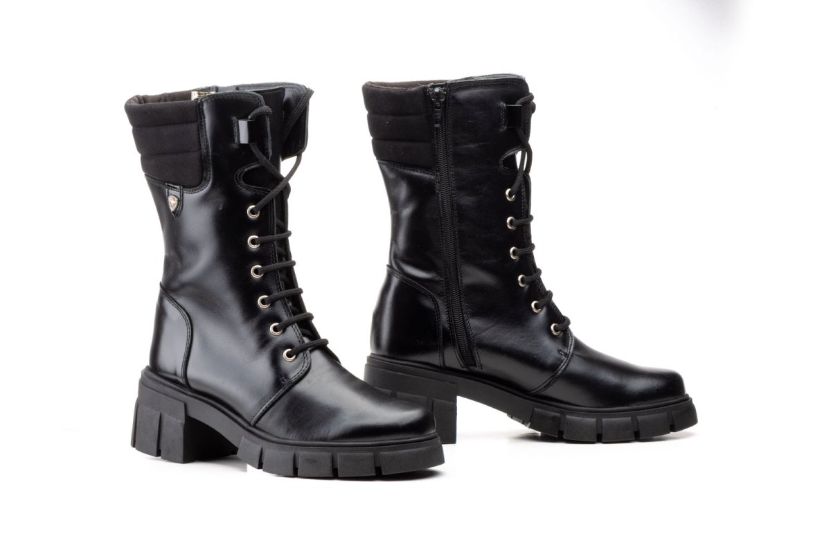 5790 Bota media caña para señora en piel con cordones y cremallera lateral de color negro, piso urbano ( hecho en España)