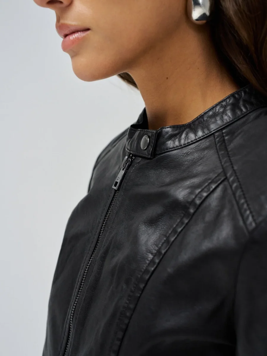 CAZADORA DE CUERO NEGRO - Imagen 6