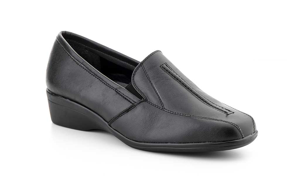 609 Mocasín con cuña para señora en piel de color negro ( hecho en España)