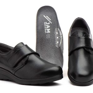 7436 Mocasín para señora confort en piel con velcro y plantilla extraíble de color negro ( hecho en España)
