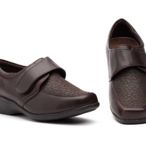 782 Mocasín con cuña para señora con velcro en piel de color marrón ( hecho en España)