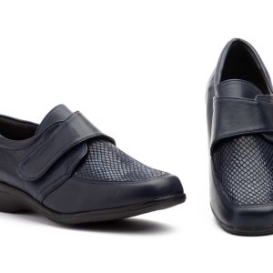 796 Mocasín para señora con velcro en piel de color marino ( hecho en España)