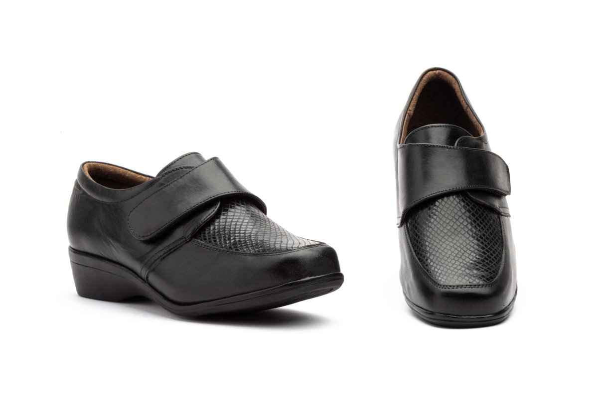 796 Mocasín para señora con velcro en piel de color negro ( hecho en España) - Imagen 2