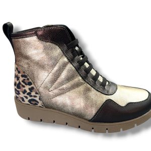 8 Botín para señora en piel con cremallera lateral y cordón elástico de color metali leopardo ( hecho en España)