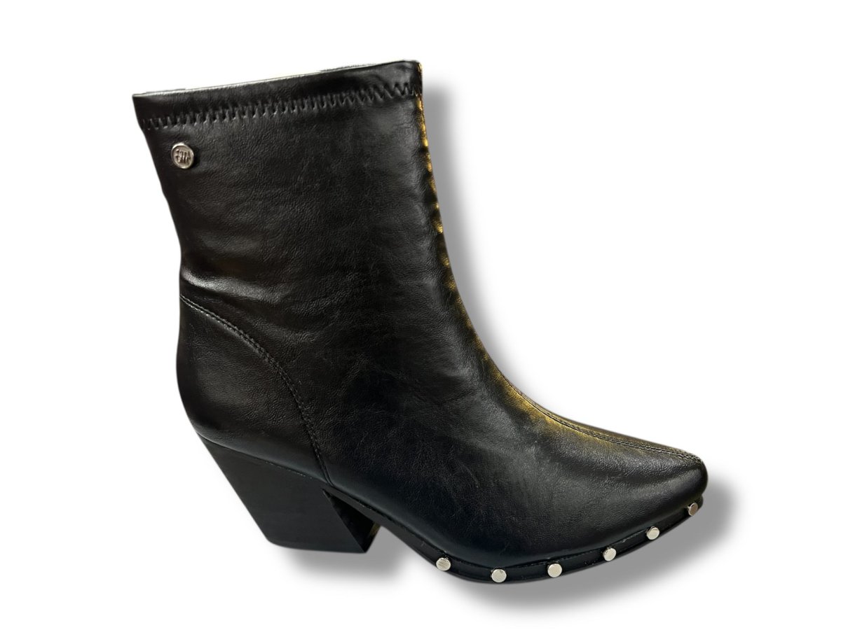 A-5428 Botín campero para señora con tachas de color negro. - Imagen 3