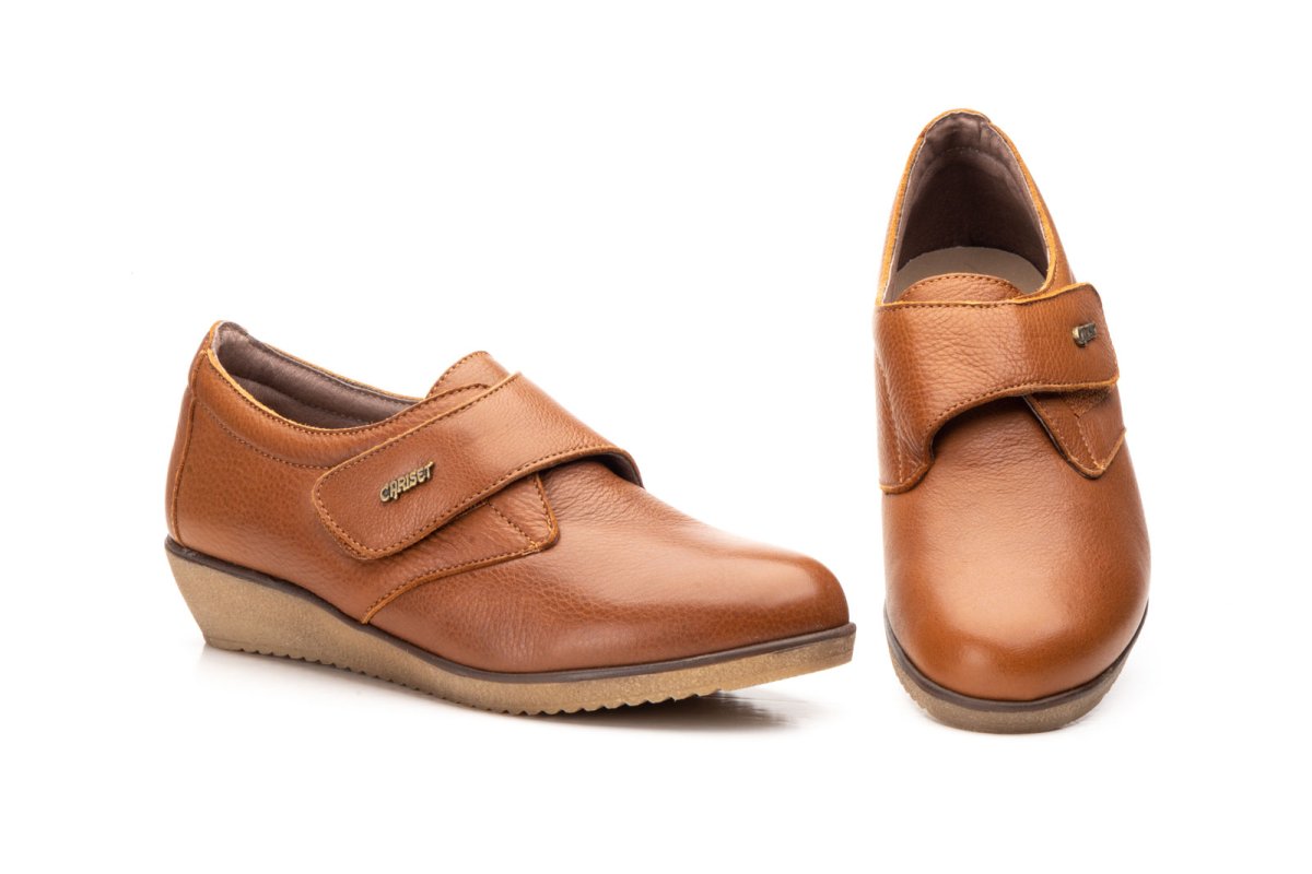 AE 391 Zapato para señora en piel con velcro y piso de cuña de color cuero ( hecho en España) - Imagen 2