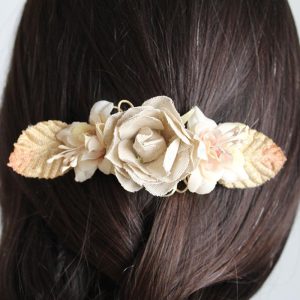 Pasador beige flor tela de saco niña