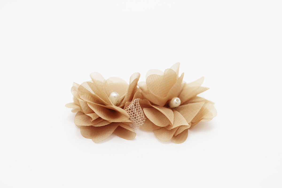 Adorno flor perla clip zapatos - Imagen 3