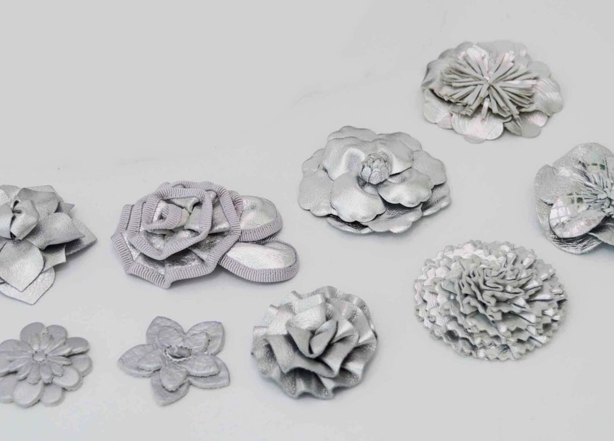 Adornos flor de piel en plata para zapatos - Imagen 2