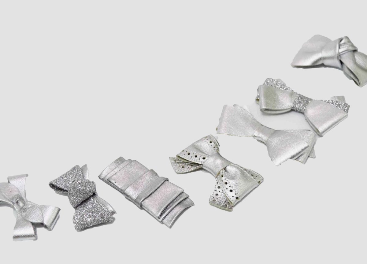 Adornos lazo de piel en plata para zapatos - Imagen 2