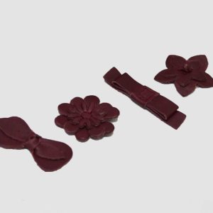 Adornos de piel en burdeos para zapatos