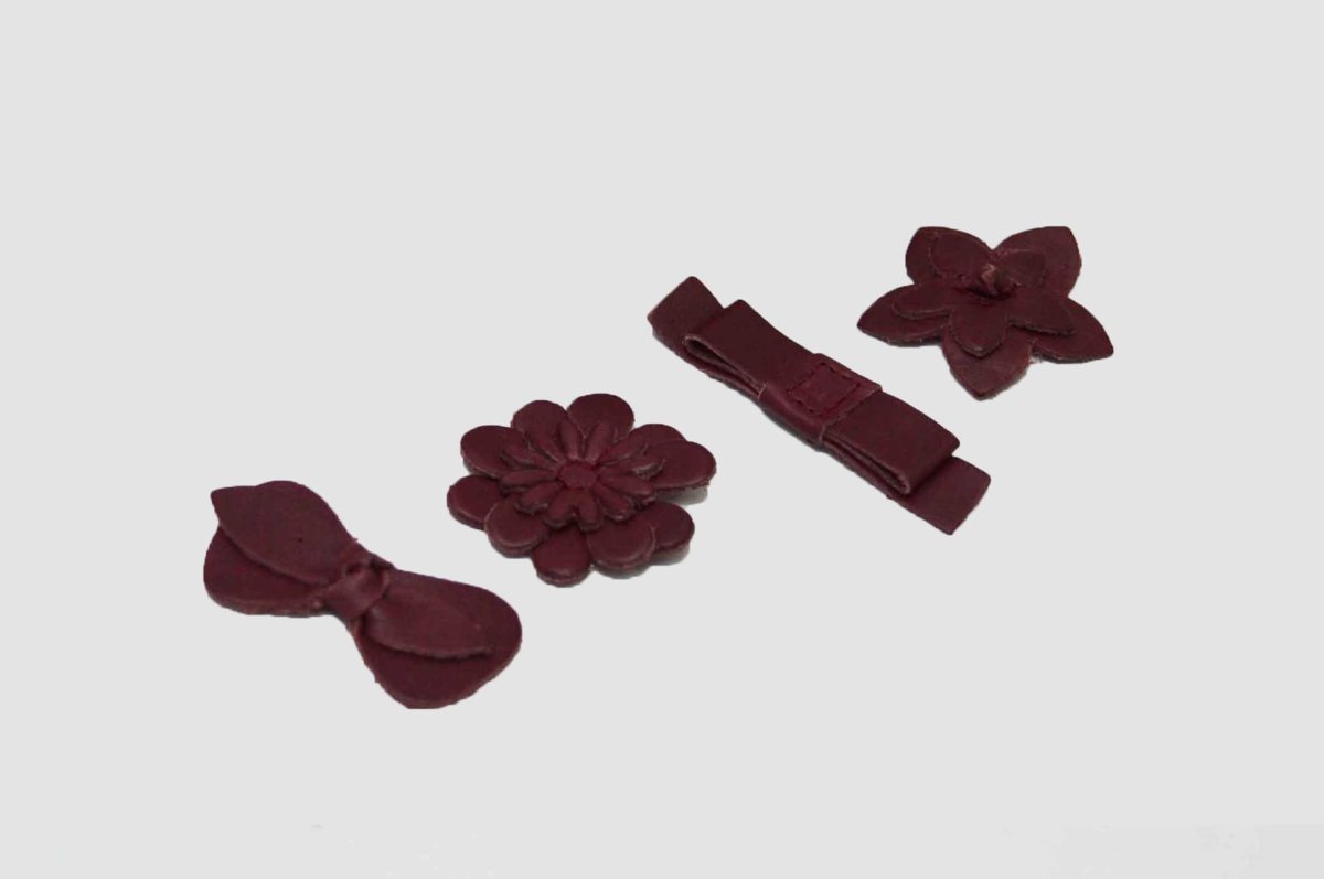 Adornos de piel en burdeos para zapatos - Imagen 2