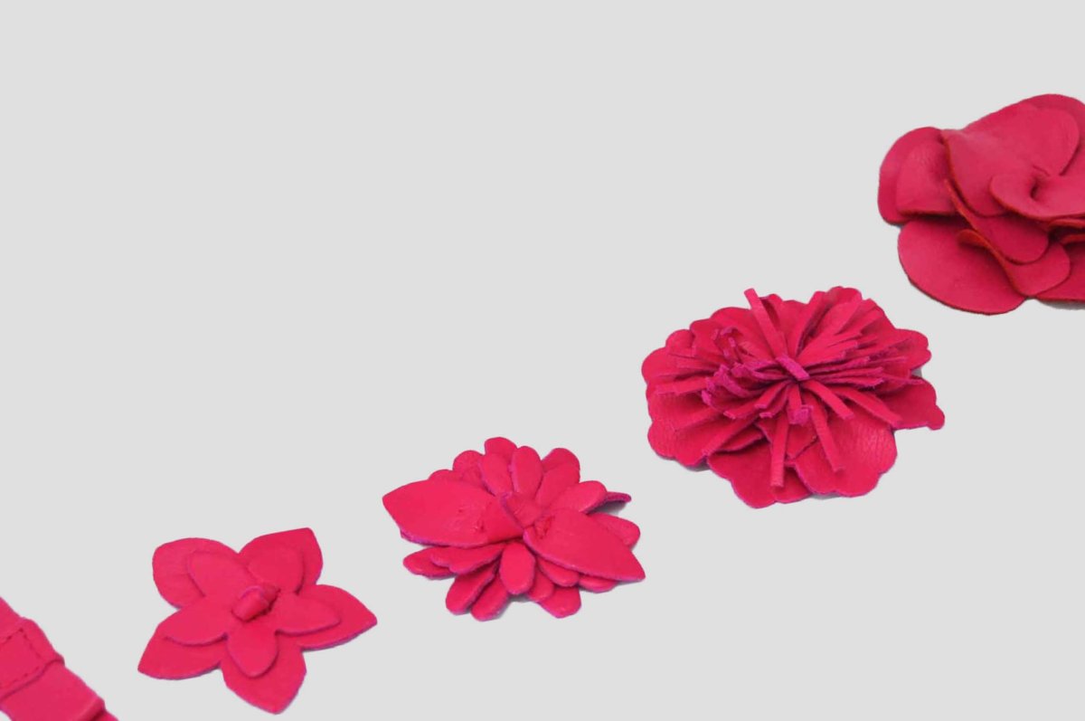 Adornos de piel en fuxia para zapatos - Imagen 2