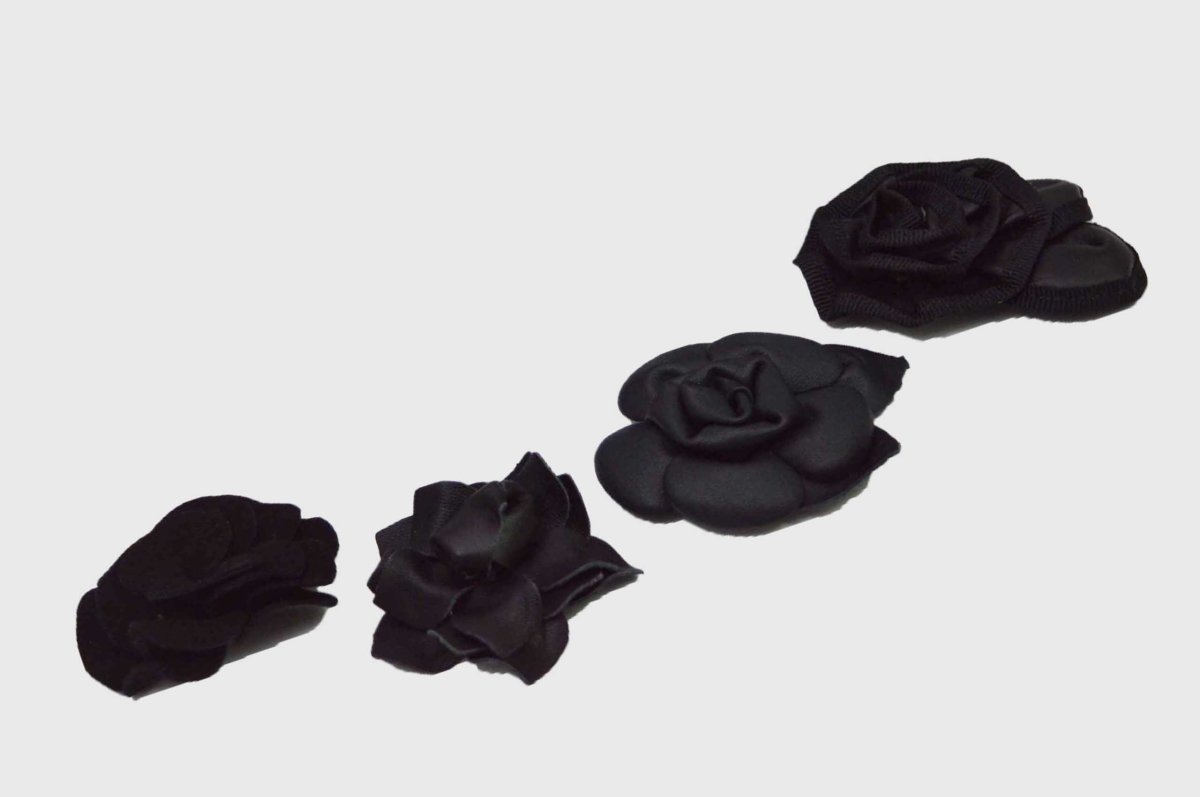 Adornos de piel en negro para zapatos - Imagen 2