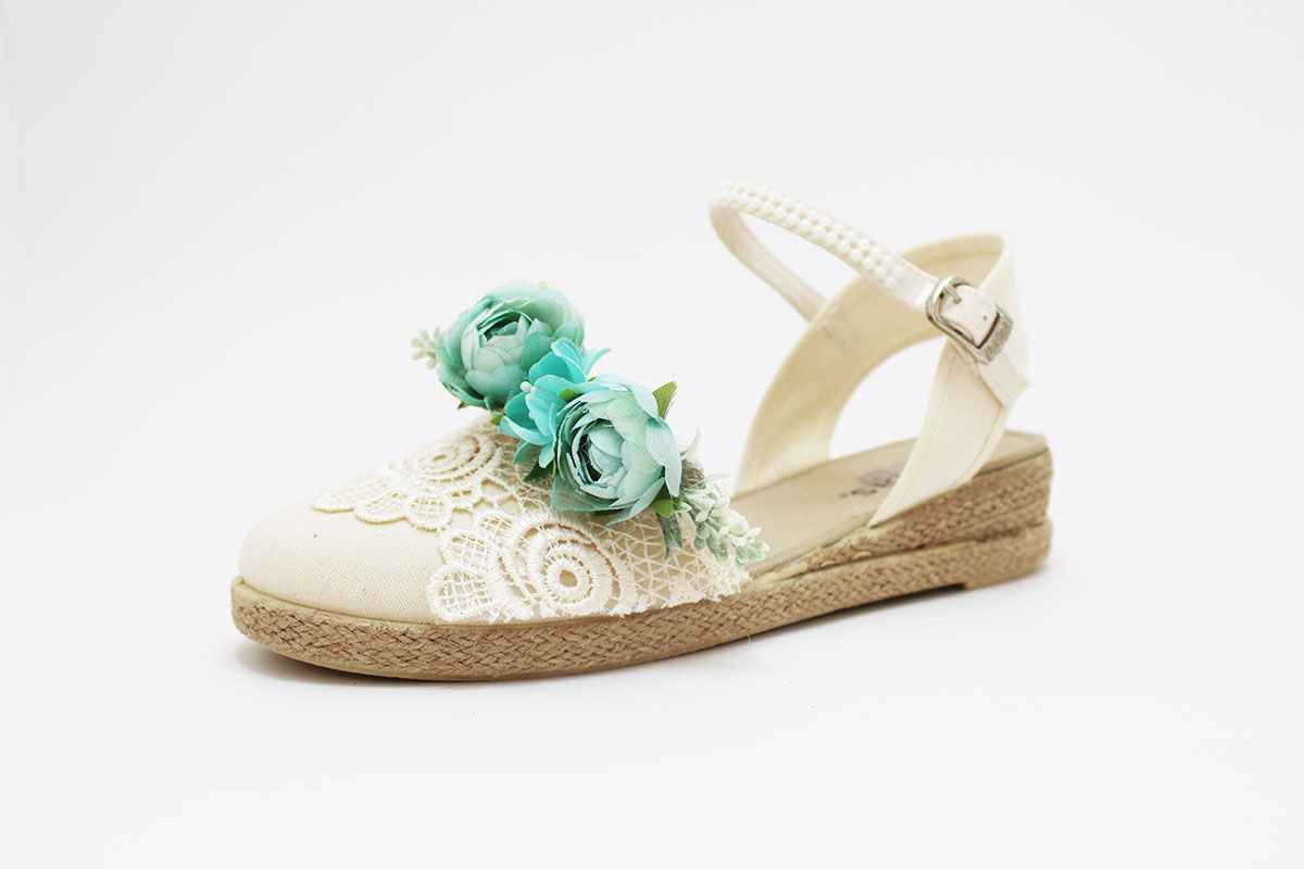 Alpargata bordada beige flor verde menta - Imagen 2