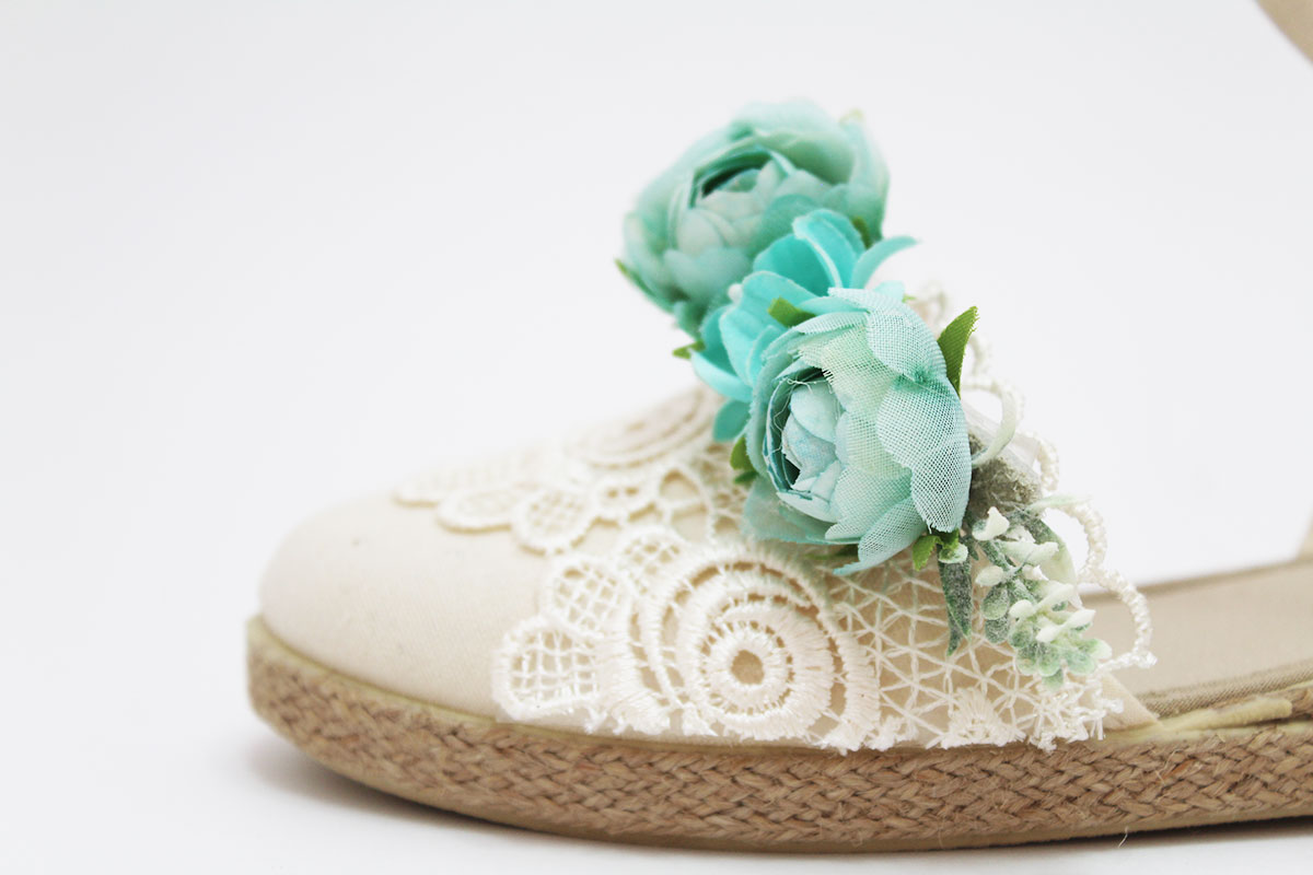 Alpargata bordada beige flor verde menta - Imagen 6